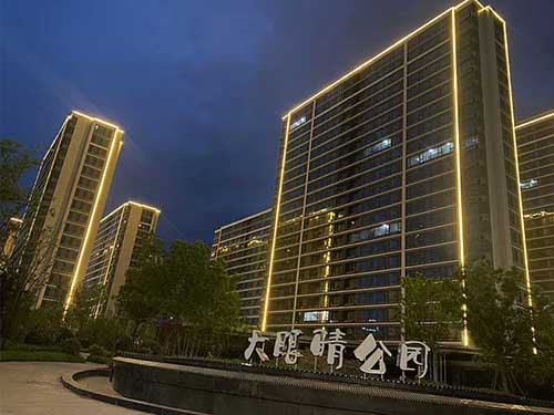 景觀亮化燈具選型避坑指南：LED、投光燈、線條燈如何搭配？