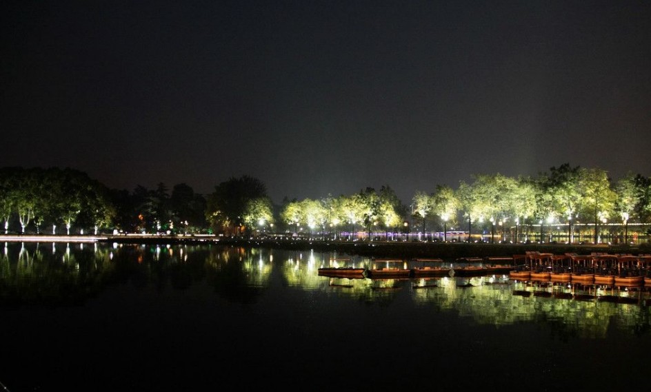 1638935242(1).jpg 園林景觀亮化設(shè)計技巧